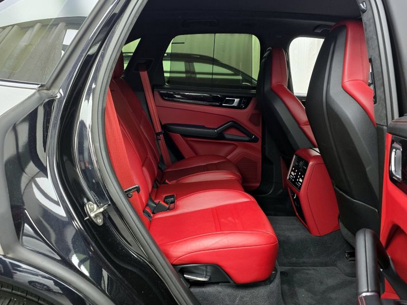 2021 PORSCHE CAYENNE 